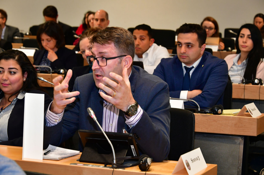 A photograph of participants in the SRS course.