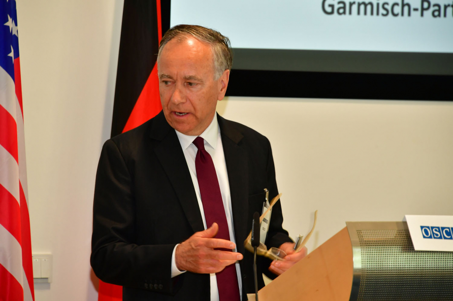 A photograph of participants in the SRS course.