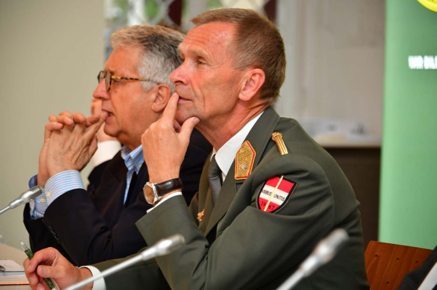 A photograph of participants in the SRS course.